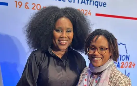 Adama Hawa Diallo, Responsable commerciale de H DATA Solutions, avec la journaliste de France 24 Fatoumata Wan au forum Ambition Africa